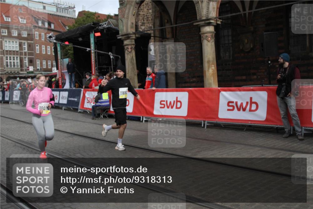 05.10.2025 - 20. swb-Marathon Bremen Yannick Fuchs http://msf.ph/oto/9318313 05.10.2025 11:18:38 Ziel 10076, 10472, 11690 meine-sportfotos.de