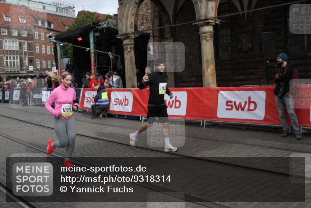 05.10.2025 - 20. swb-Marathon Bremen Yannick Fuchs http://msf.ph/oto/9318314 05.10.2025 11:18:38 Ziel 10076, 10472, 11690 meine-sportfotos.de