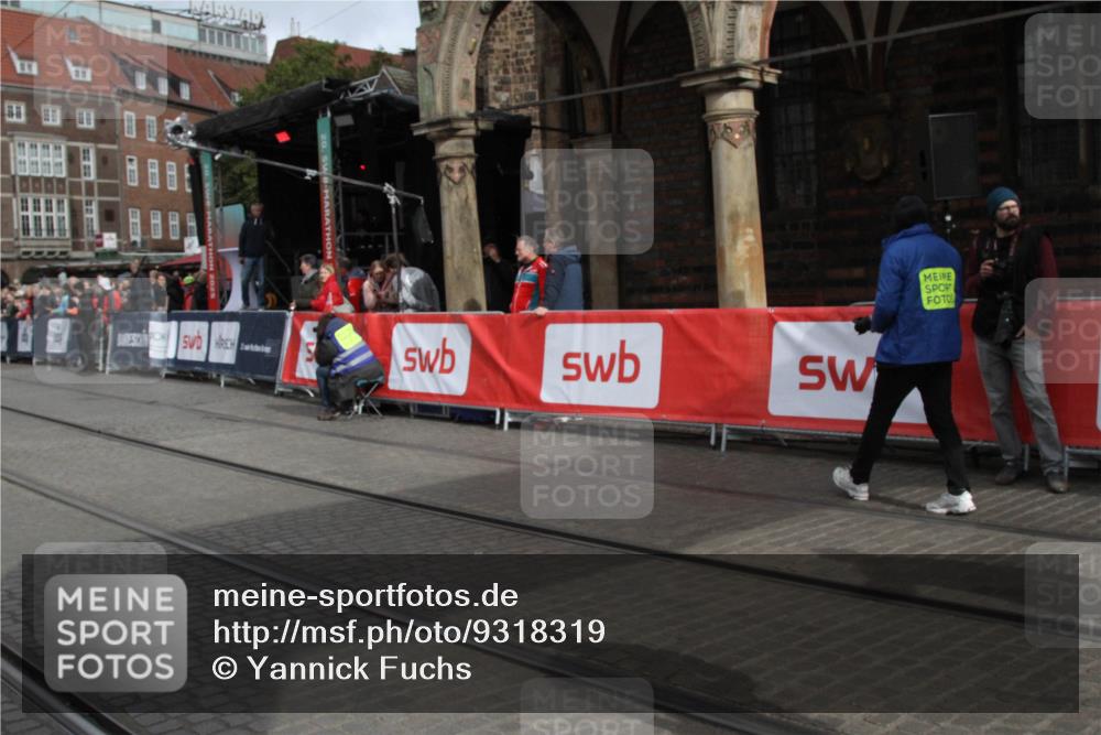05.10.2025 - 20. swb-Marathon Bremen Yannick Fuchs http://msf.ph/oto/9318319 05.10.2025 11:18:40 Ziel 10076, 10472, 11690 meine-sportfotos.de