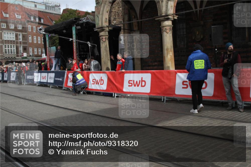 05.10.2025 - 20. swb-Marathon Bremen Yannick Fuchs http://msf.ph/oto/9318320 05.10.2025 11:18:40 Ziel 10076, 10472, 11690 meine-sportfotos.de