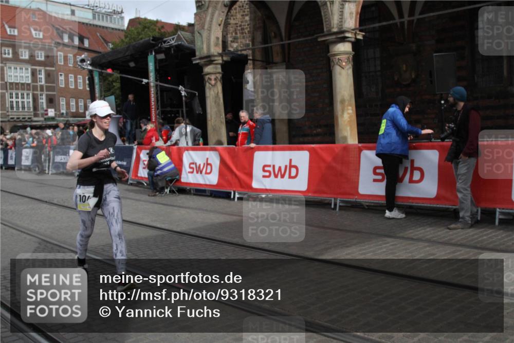 05.10.2025 - 20. swb-Marathon Bremen Yannick Fuchs http://msf.ph/oto/9318321 05.10.2025 11:18:42 Ziel 10472 meine-sportfotos.de