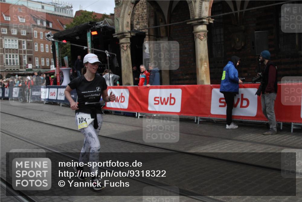 05.10.2025 - 20. swb-Marathon Bremen Yannick Fuchs http://msf.ph/oto/9318322 05.10.2025 11:18:42 Ziel 10472 meine-sportfotos.de