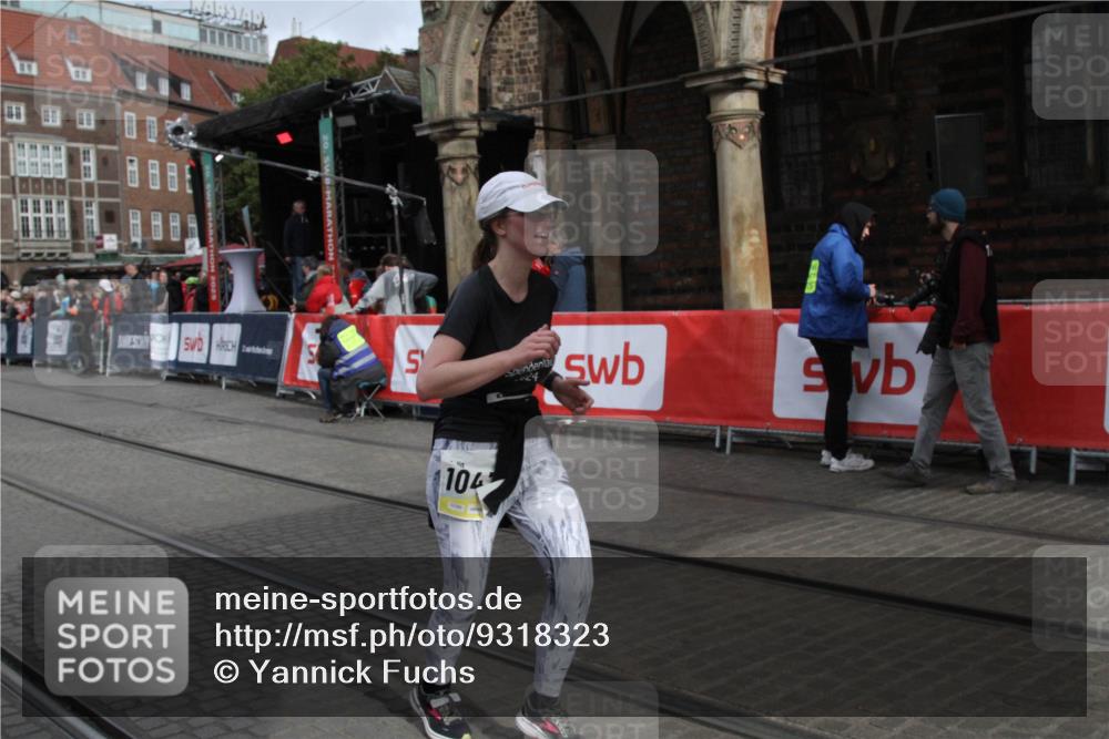 05.10.2025 - 20. swb-Marathon Bremen Yannick Fuchs http://msf.ph/oto/9318323 05.10.2025 11:18:43 Ziel 10472 meine-sportfotos.de