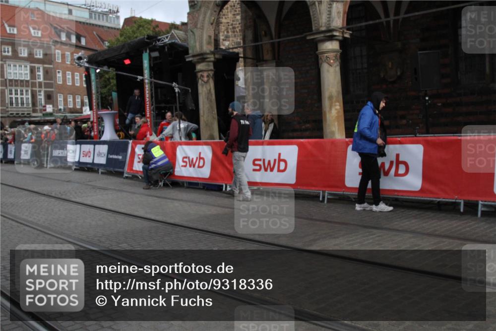 05.10.2025 - 20. swb-Marathon Bremen Yannick Fuchs http://msf.ph/oto/9318336 05.10.2025 11:18:47 Ziel 11480 meine-sportfotos.de