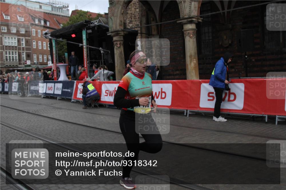 05.10.2025 - 20. swb-Marathon Bremen Yannick Fuchs http://msf.ph/oto/9318342 05.10.2025 11:18:49 Ziel 11480 meine-sportfotos.de