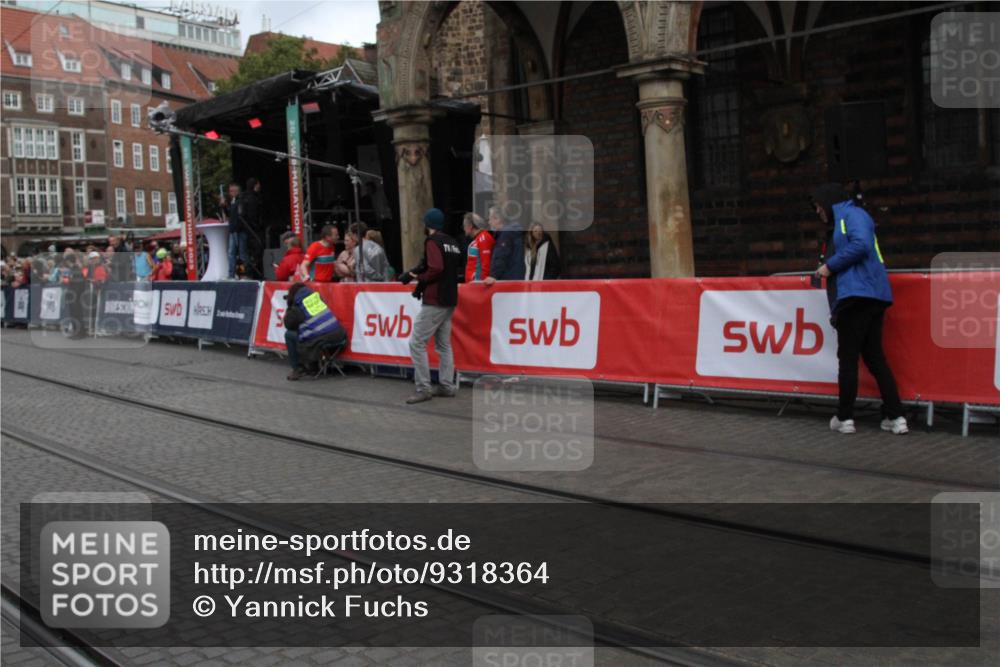 05.10.2025 - 20. swb-Marathon Bremen Yannick Fuchs http://msf.ph/oto/9318364 05.10.2025 11:19:12 Ziel  meine-sportfotos.de