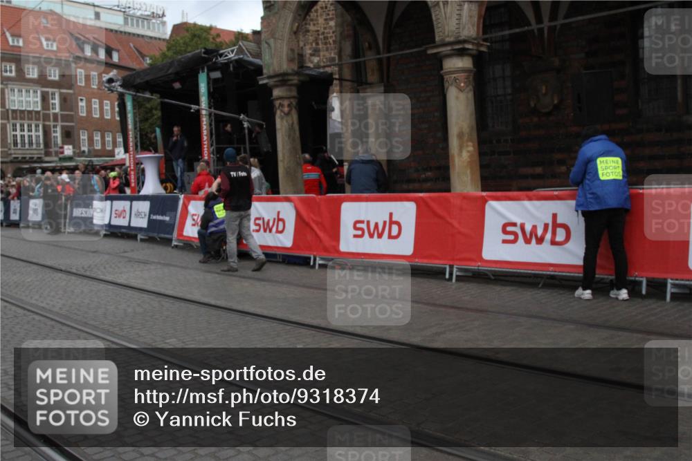 05.10.2025 - 20. swb-Marathon Bremen Yannick Fuchs http://msf.ph/oto/9318374 05.10.2025 11:19:16 Ziel 9247 meine-sportfotos.de