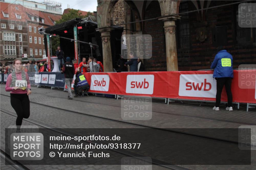 05.10.2025 - 20. swb-Marathon Bremen Yannick Fuchs http://msf.ph/oto/9318377 05.10.2025 11:19:18 Ziel 9247, 10488 meine-sportfotos.de