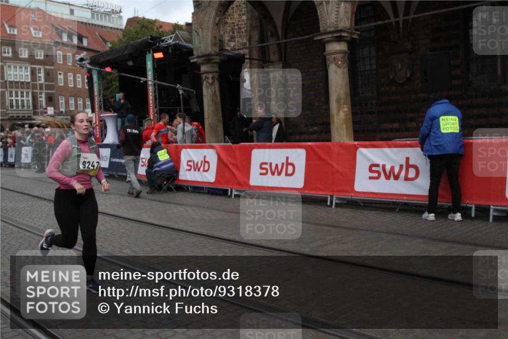 05.10.2025 - 20. swb-Marathon Bremen Yannick Fuchs http://msf.ph/oto/9318378 05.10.2025 11:19:19 Ziel 9247, 10488 meine-sportfotos.de