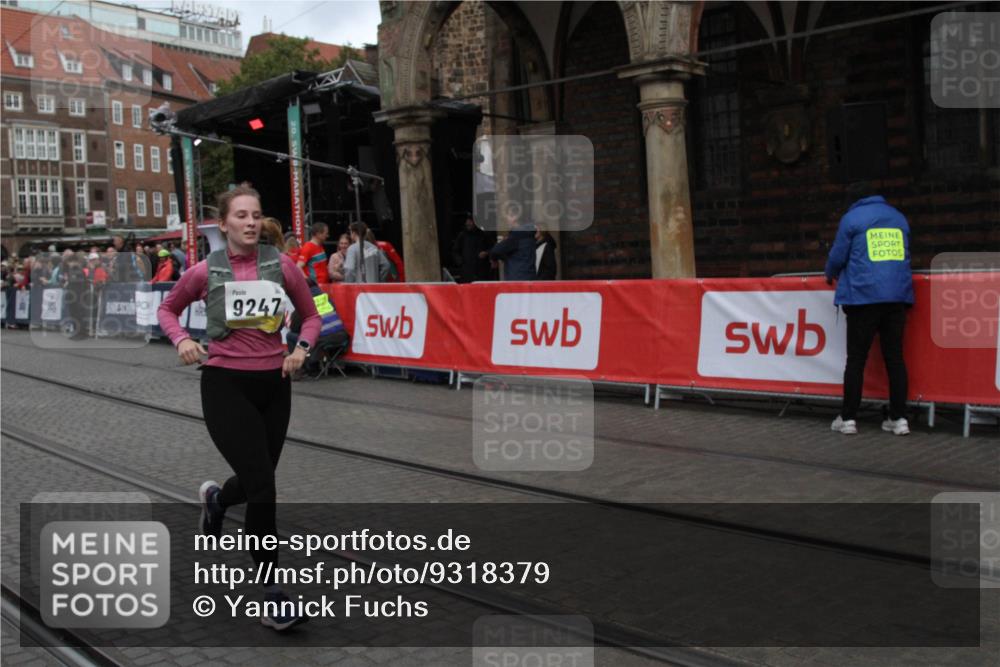 05.10.2025 - 20. swb-Marathon Bremen Yannick Fuchs http://msf.ph/oto/9318379 05.10.2025 11:19:19 Ziel 9247, 10488 meine-sportfotos.de