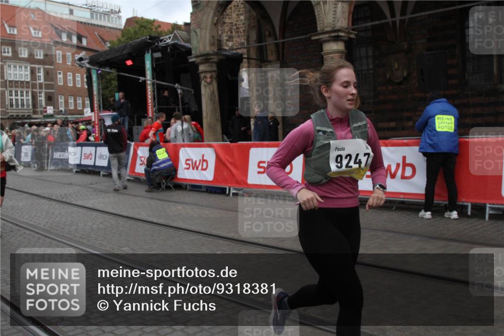 05.10.2025 - 20. swb-Marathon Bremen Yannick Fuchs http://msf.ph/oto/9318381 05.10.2025 11:19:20 Ziel 9247, 10488 meine-sportfotos.de