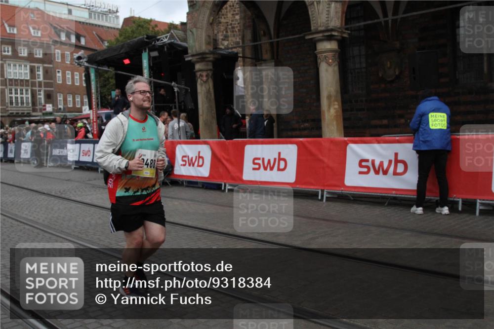 05.10.2025 - 20. swb-Marathon Bremen Yannick Fuchs http://msf.ph/oto/9318384 05.10.2025 11:19:21 Ziel 10488 meine-sportfotos.de