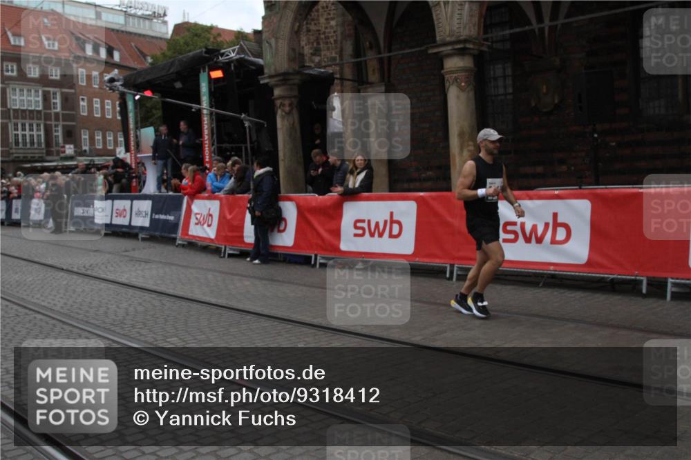 05.10.2025 - 20. swb-Marathon Bremen Yannick Fuchs http://msf.ph/oto/9318412 05.10.2025 11:23:54 Ziel  meine-sportfotos.de
