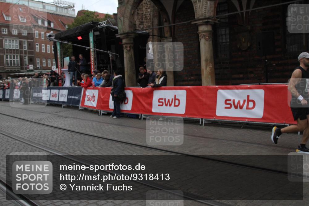 05.10.2025 - 20. swb-Marathon Bremen Yannick Fuchs http://msf.ph/oto/9318413 05.10.2025 11:23:55 Ziel  meine-sportfotos.de