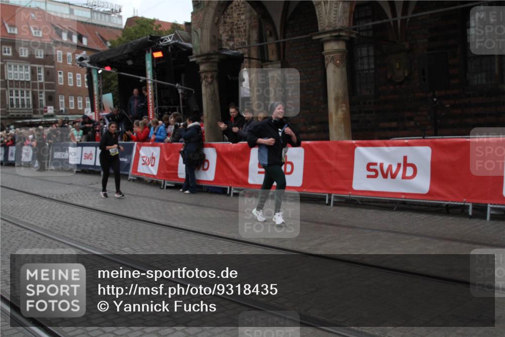 05.10.2025 - 20. swb-Marathon Bremen Yannick Fuchs http://msf.ph/oto/9318435 05.10.2025 11:24:22 Ziel 9733, 11190 meine-sportfotos.de