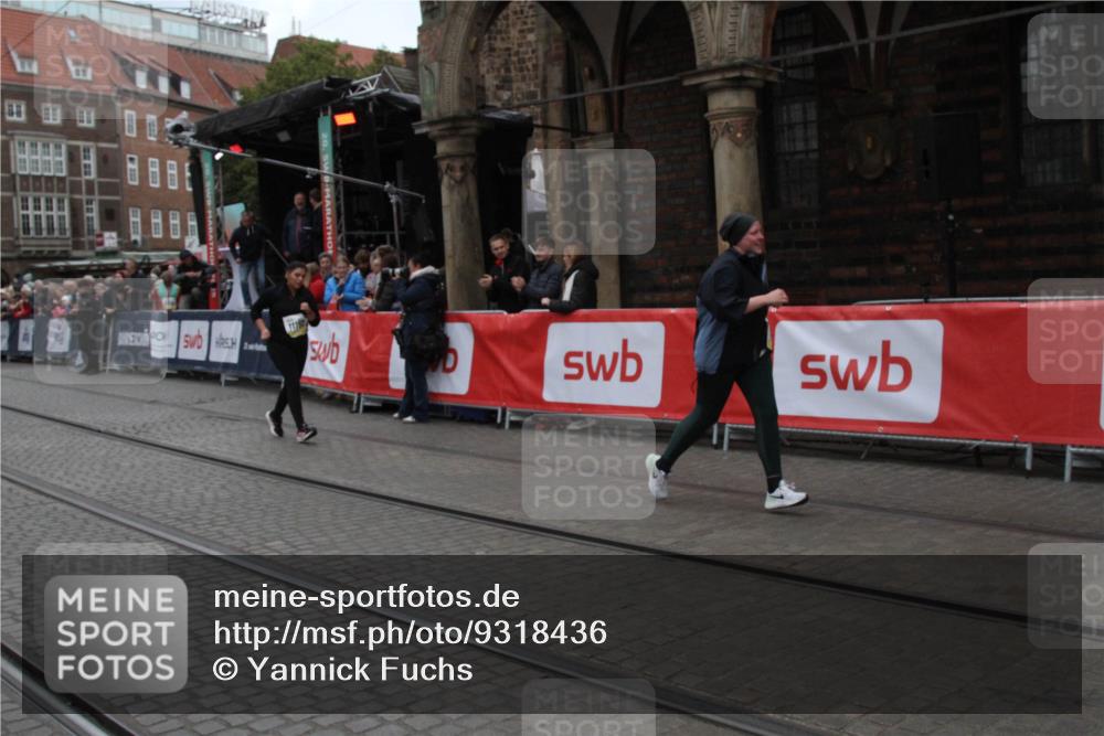 05.10.2025 - 20. swb-Marathon Bremen Yannick Fuchs http://msf.ph/oto/9318436 05.10.2025 11:24:23 Ziel 9733, 11190 meine-sportfotos.de