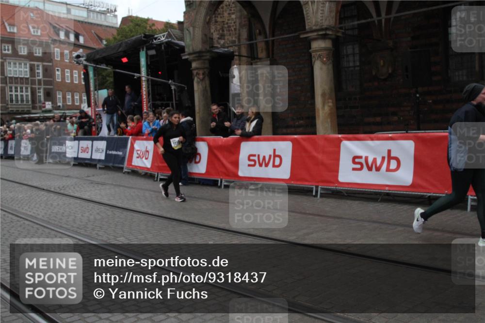05.10.2025 - 20. swb-Marathon Bremen Yannick Fuchs http://msf.ph/oto/9318437 05.10.2025 11:24:23 Ziel 9733, 11190 meine-sportfotos.de