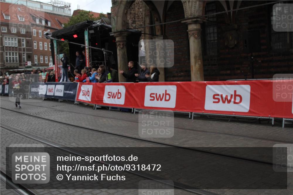 05.10.2025 - 20. swb-Marathon Bremen Yannick Fuchs http://msf.ph/oto/9318472 05.10.2025 11:24:59 Ziel 10096 meine-sportfotos.de