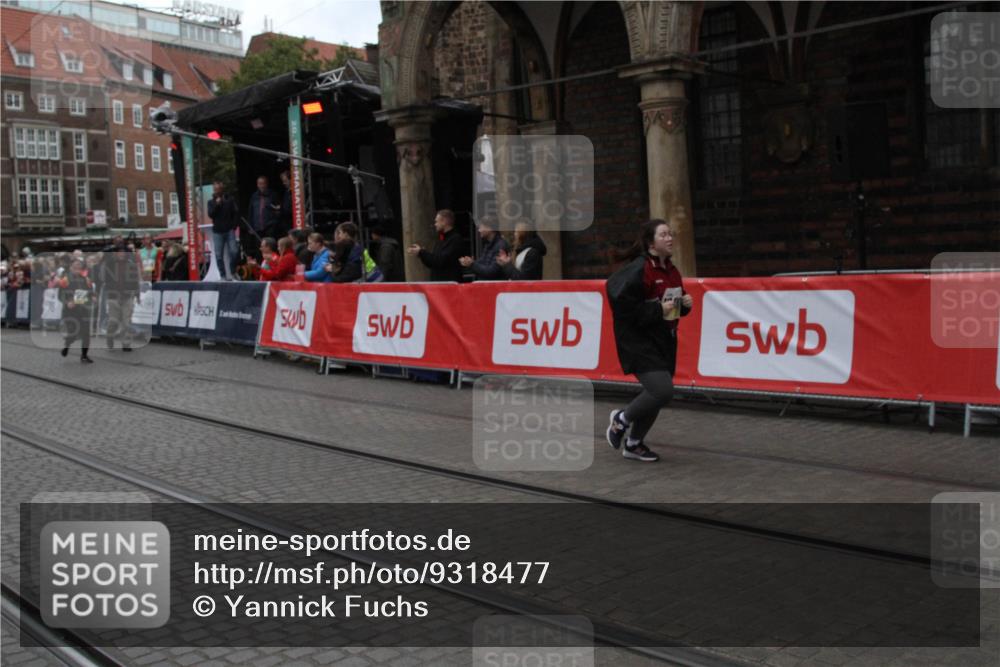 05.10.2025 - 20. swb-Marathon Bremen Yannick Fuchs http://msf.ph/oto/9318477 05.10.2025 11:25:03 Ziel 10096, 10133 meine-sportfotos.de
