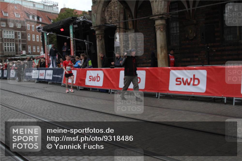 05.10.2025 - 20. swb-Marathon Bremen Yannick Fuchs http://msf.ph/oto/9318486 05.10.2025 11:25:10 Ziel  meine-sportfotos.de