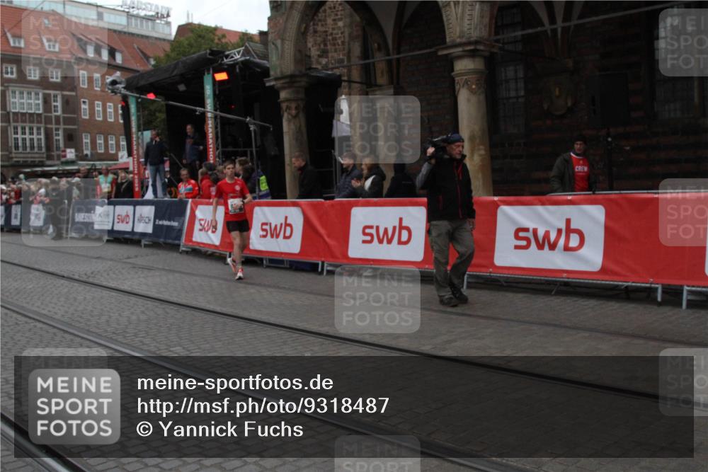 05.10.2025 - 20. swb-Marathon Bremen Yannick Fuchs http://msf.ph/oto/9318487 05.10.2025 11:25:11 Ziel  meine-sportfotos.de