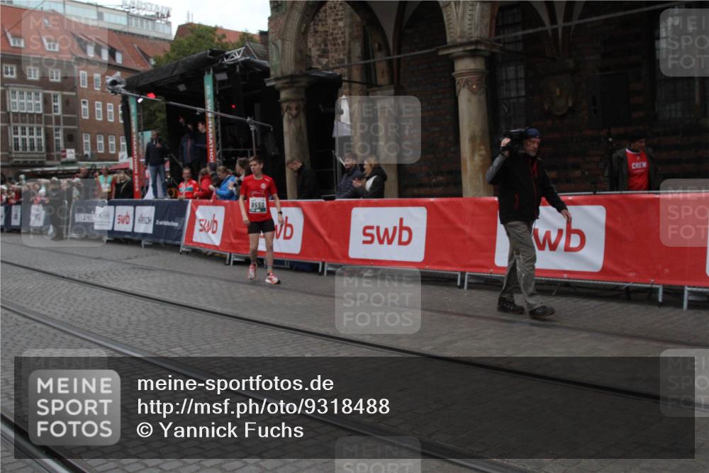 05.10.2025 - 20. swb-Marathon Bremen Yannick Fuchs http://msf.ph/oto/9318488 05.10.2025 11:25:12 Ziel  meine-sportfotos.de