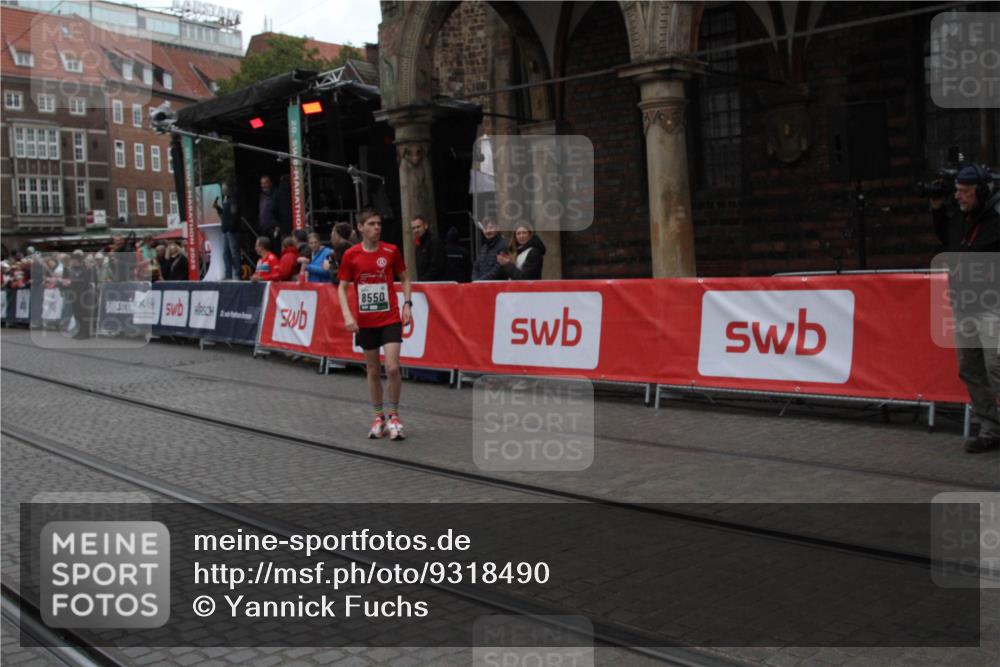 05.10.2025 - 20. swb-Marathon Bremen Yannick Fuchs http://msf.ph/oto/9318490 05.10.2025 11:25:13 Ziel  meine-sportfotos.de