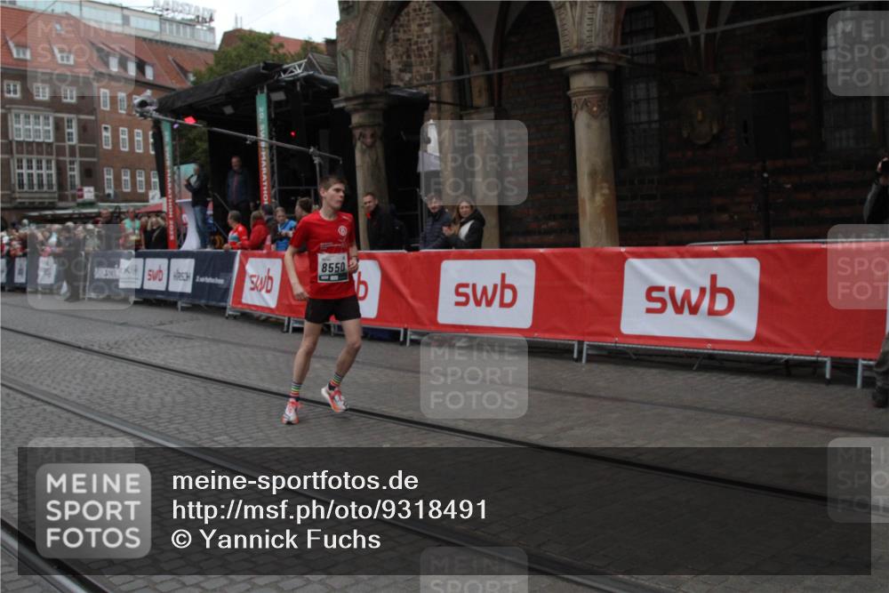 05.10.2025 - 20. swb-Marathon Bremen Yannick Fuchs http://msf.ph/oto/9318491 05.10.2025 11:25:14 Ziel  meine-sportfotos.de