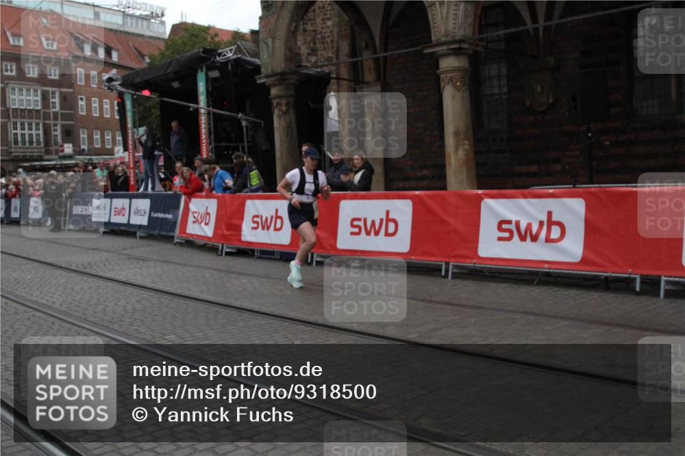 05.10.2025 - 20. swb-Marathon Bremen Yannick Fuchs http://msf.ph/oto/9318500 05.10.2025 11:25:21 Ziel 9763 meine-sportfotos.de