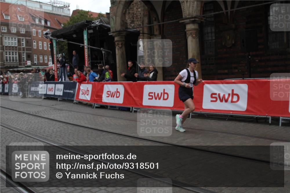05.10.2025 - 20. swb-Marathon Bremen Yannick Fuchs http://msf.ph/oto/9318501 05.10.2025 11:25:22 Ziel 9763 meine-sportfotos.de