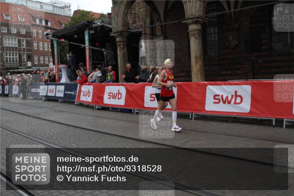 05.10.2025 - 20. swb-Marathon Bremen Yannick Fuchs http://msf.ph/oto/9318528 05.10.2025 11:25:41 Ziel  meine-sportfotos.de