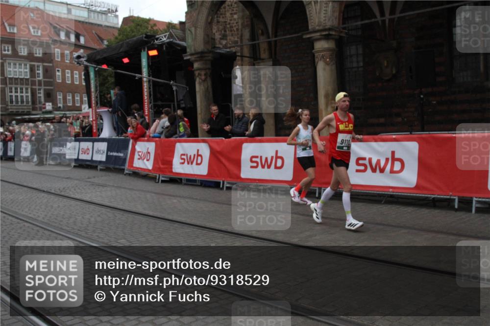 05.10.2025 - 20. swb-Marathon Bremen Yannick Fuchs http://msf.ph/oto/9318529 05.10.2025 11:25:42 Ziel  meine-sportfotos.de