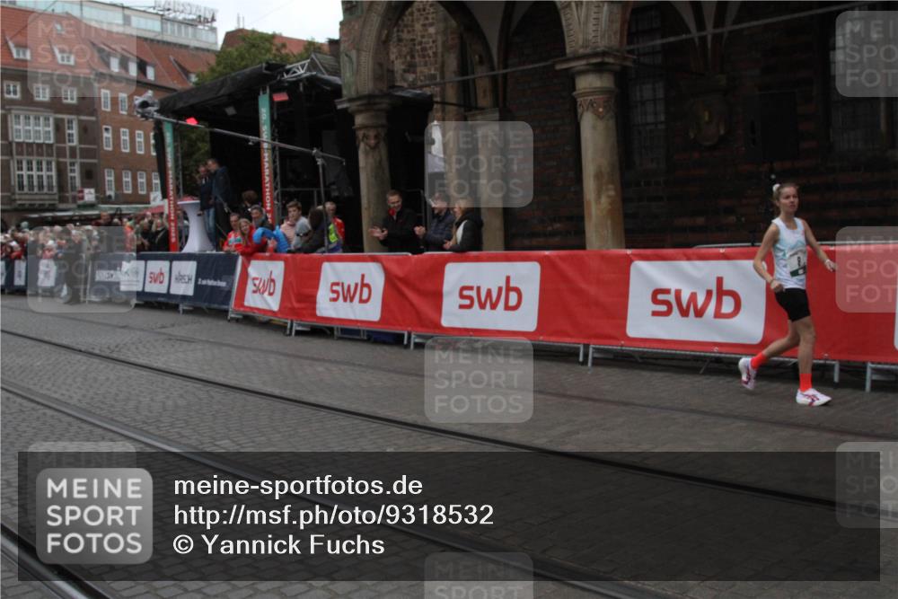 05.10.2025 - 20. swb-Marathon Bremen Yannick Fuchs http://msf.ph/oto/9318532 05.10.2025 11:25:43 Ziel 9338 meine-sportfotos.de