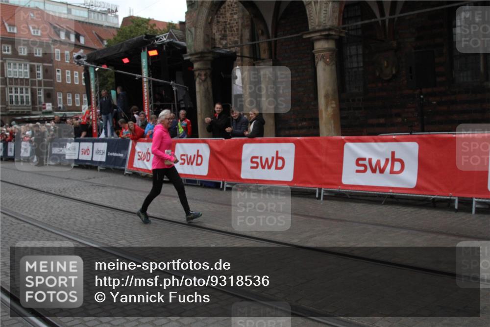 05.10.2025 - 20. swb-Marathon Bremen Yannick Fuchs http://msf.ph/oto/9318536 05.10.2025 11:25:46 Ziel 9338 meine-sportfotos.de