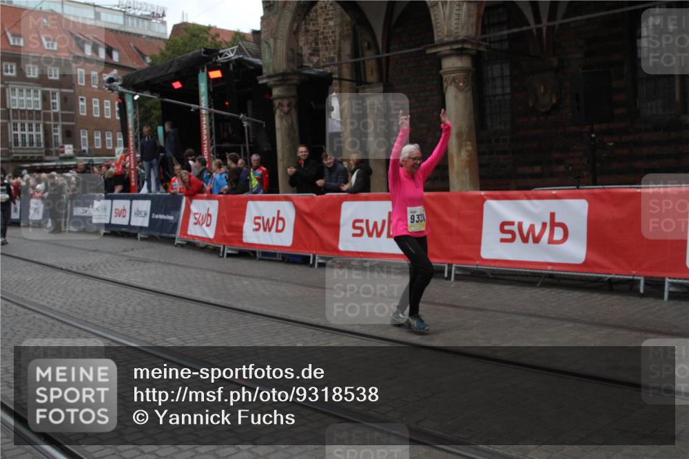 05.10.2025 - 20. swb-Marathon Bremen Yannick Fuchs http://msf.ph/oto/9318538 05.10.2025 11:25:47 Ziel 9338 meine-sportfotos.de