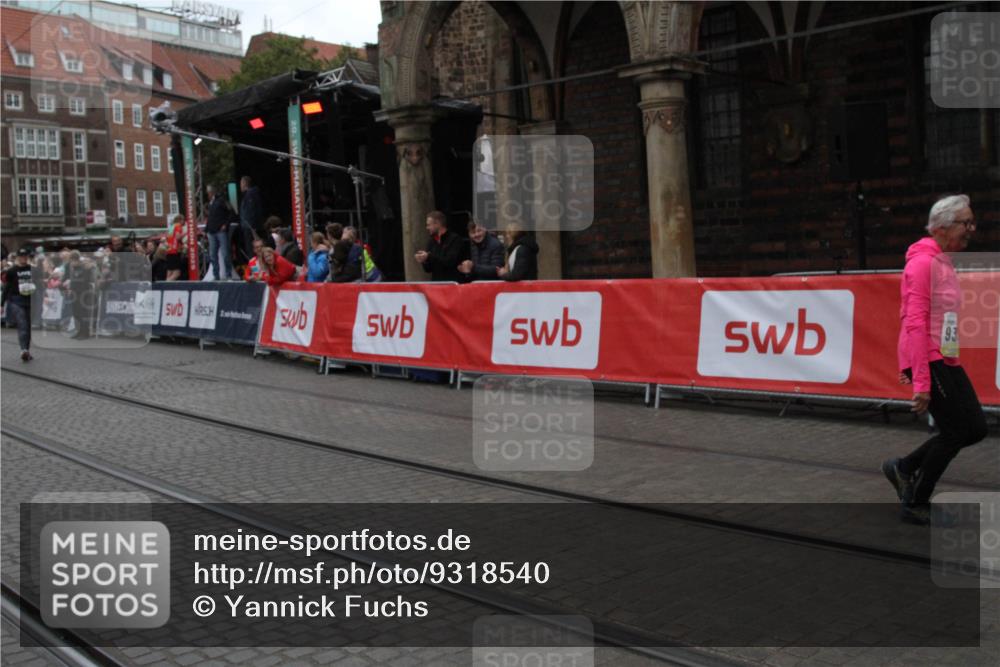 05.10.2025 - 20. swb-Marathon Bremen Yannick Fuchs http://msf.ph/oto/9318540 05.10.2025 11:25:48 Ziel 9338 meine-sportfotos.de