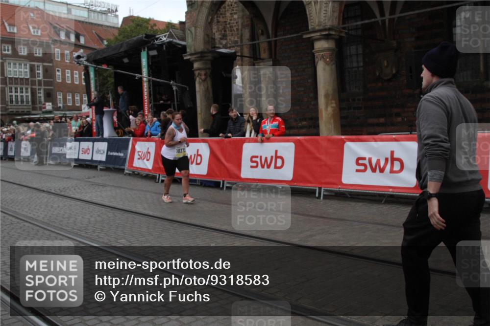 05.10.2025 - 20. swb-Marathon Bremen Yannick Fuchs http://msf.ph/oto/9318583 05.10.2025 11:26:16 Ziel 10373 meine-sportfotos.de