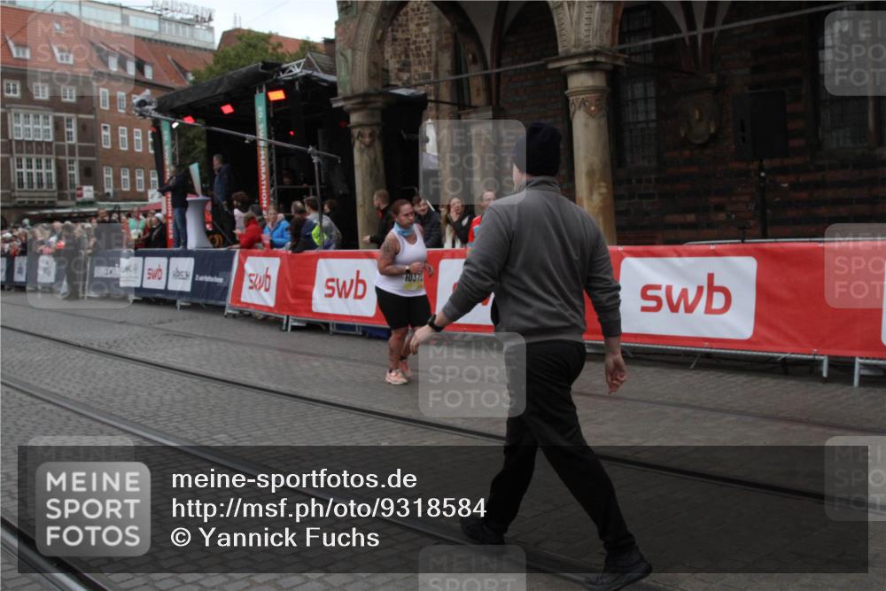 05.10.2025 - 20. swb-Marathon Bremen Yannick Fuchs http://msf.ph/oto/9318584 05.10.2025 11:26:17 Ziel 10373 meine-sportfotos.de