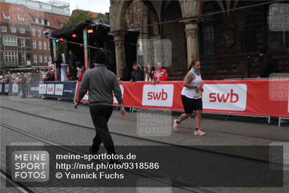 05.10.2025 - 20. swb-Marathon Bremen Yannick Fuchs http://msf.ph/oto/9318586 05.10.2025 11:26:18 Ziel 10373 meine-sportfotos.de