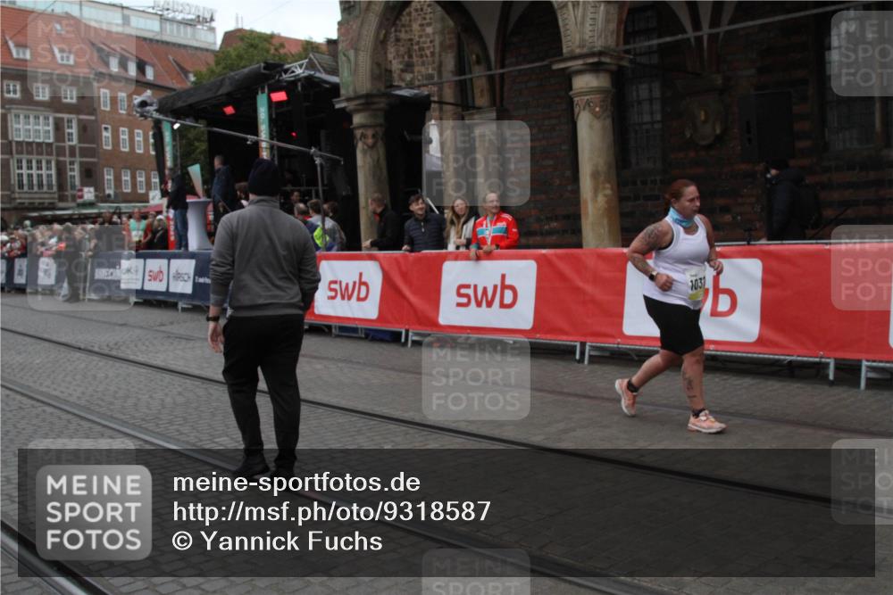 05.10.2025 - 20. swb-Marathon Bremen Yannick Fuchs http://msf.ph/oto/9318587 05.10.2025 11:26:18 Ziel 10373 meine-sportfotos.de