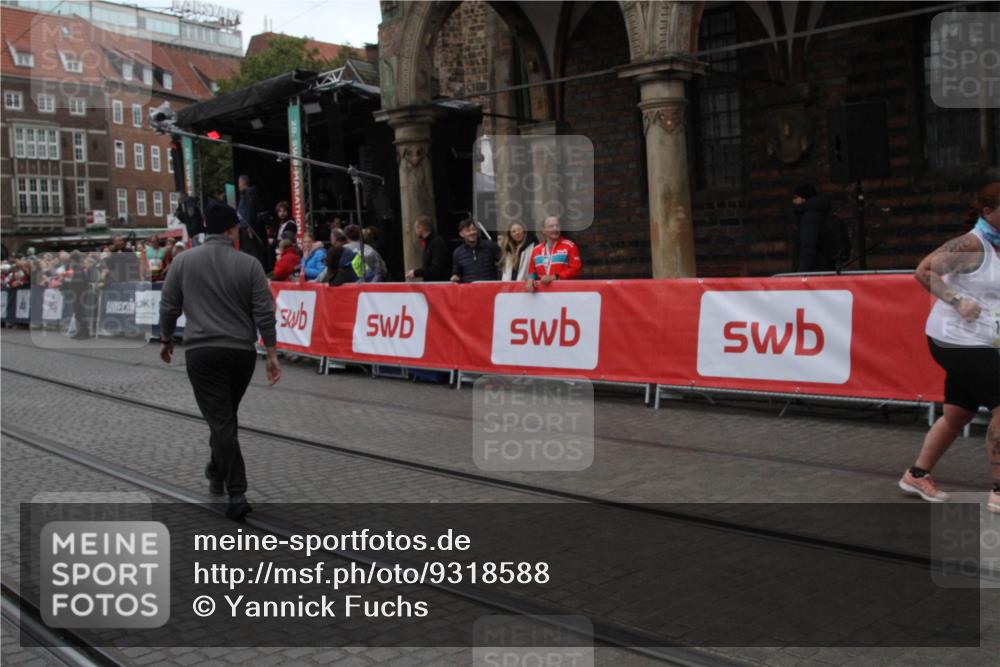 05.10.2025 - 20. swb-Marathon Bremen Yannick Fuchs http://msf.ph/oto/9318588 05.10.2025 11:26:19 Ziel 10373 meine-sportfotos.de