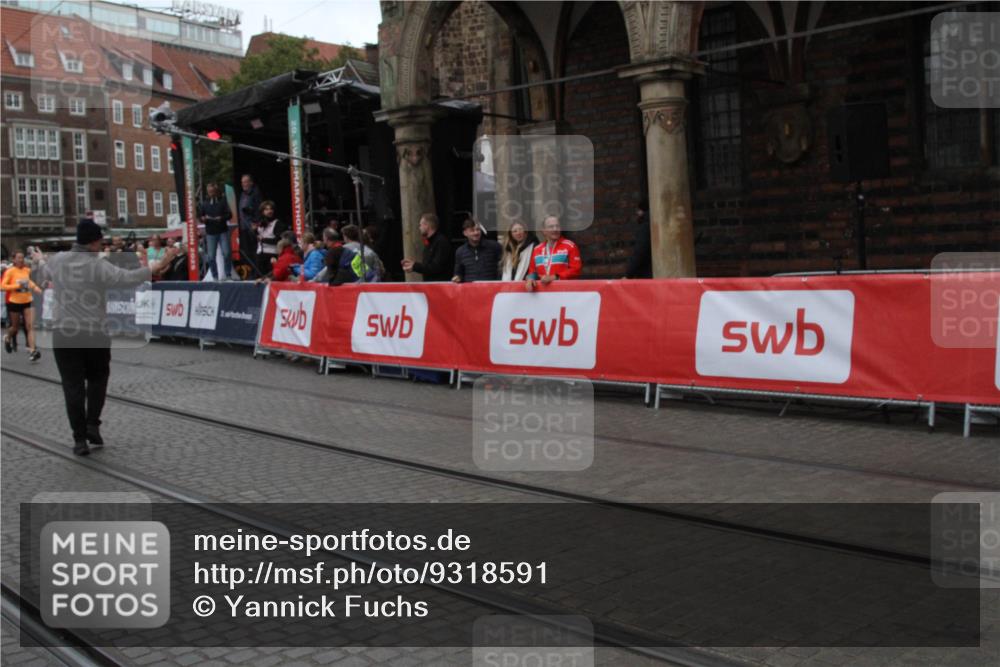 05.10.2025 - 20. swb-Marathon Bremen Yannick Fuchs http://msf.ph/oto/9318591 05.10.2025 11:26:21 Ziel  meine-sportfotos.de