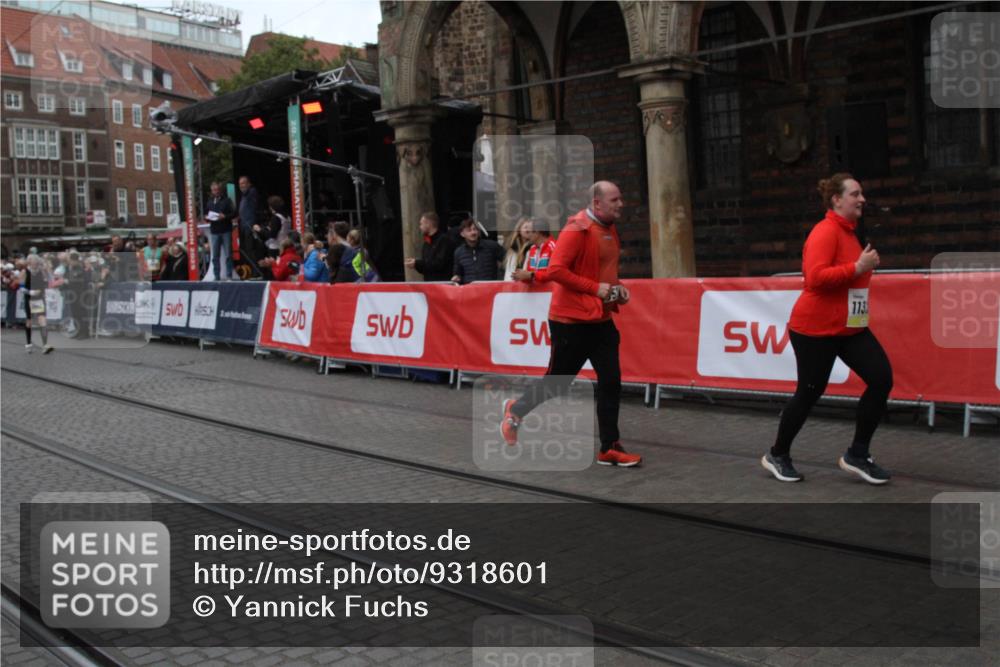 05.10.2025 - 20. swb-Marathon Bremen Yannick Fuchs http://msf.ph/oto/9318601 05.10.2025 11:26:27 Ziel 9352, 11326 meine-sportfotos.de