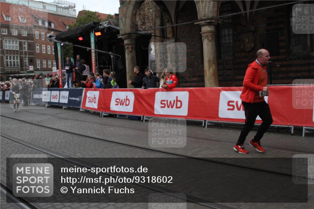 05.10.2025 - 20. swb-Marathon Bremen Yannick Fuchs http://msf.ph/oto/9318602 05.10.2025 11:26:28 Ziel 9352, 11326 meine-sportfotos.de