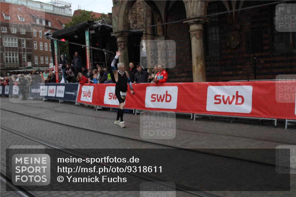 05.10.2025 - 20. swb-Marathon Bremen Yannick Fuchs http://msf.ph/oto/9318611 05.10.2025 11:26:34 Ziel 9941 meine-sportfotos.de