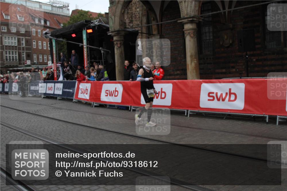 05.10.2025 - 20. swb-Marathon Bremen Yannick Fuchs http://msf.ph/oto/9318612 05.10.2025 11:26:34 Ziel 9941 meine-sportfotos.de