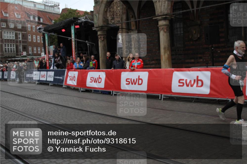 05.10.2025 - 20. swb-Marathon Bremen Yannick Fuchs http://msf.ph/oto/9318615 05.10.2025 11:26:36 Ziel 9941 meine-sportfotos.de