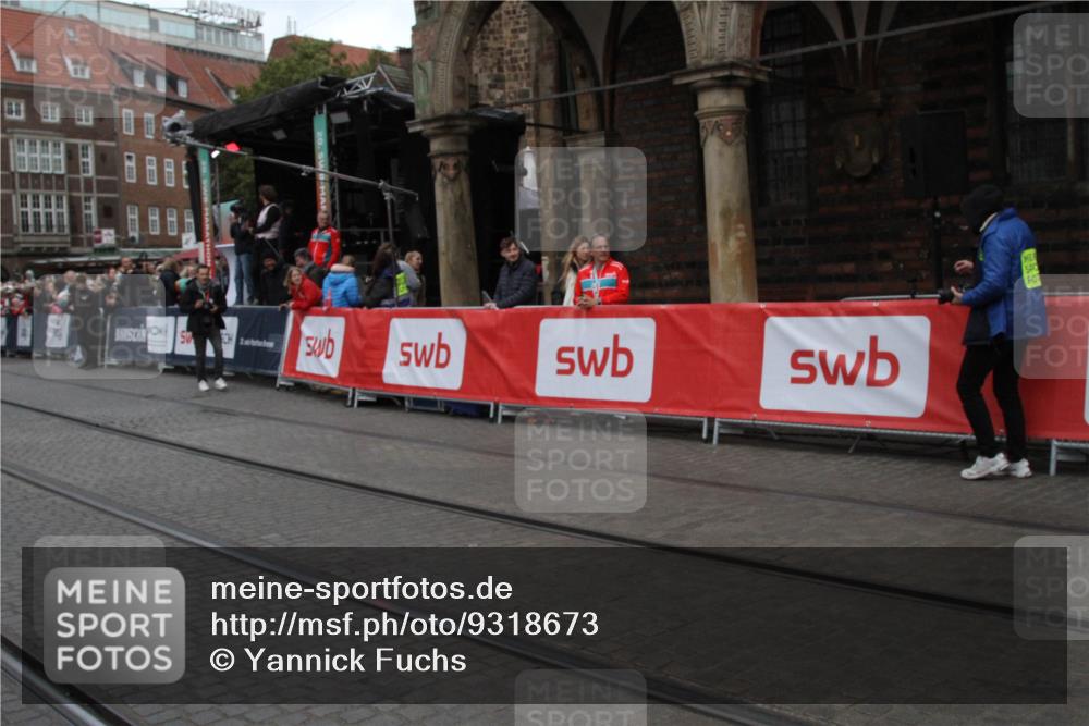 05.10.2025 - 20. swb-Marathon Bremen Yannick Fuchs http://msf.ph/oto/9318673 05.10.2025 11:27:11 Ziel  meine-sportfotos.de