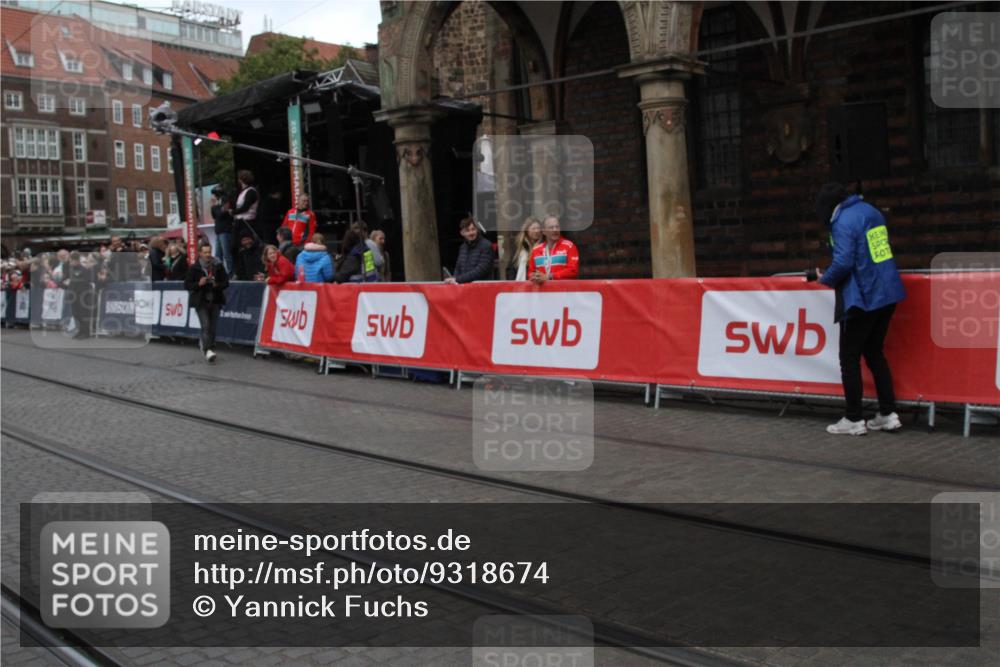 05.10.2025 - 20. swb-Marathon Bremen Yannick Fuchs http://msf.ph/oto/9318674 05.10.2025 11:27:12 Ziel  meine-sportfotos.de