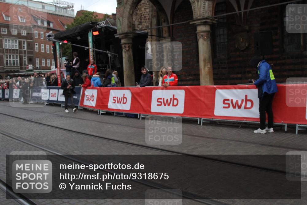 05.10.2025 - 20. swb-Marathon Bremen Yannick Fuchs http://msf.ph/oto/9318675 05.10.2025 11:27:12 Ziel  meine-sportfotos.de